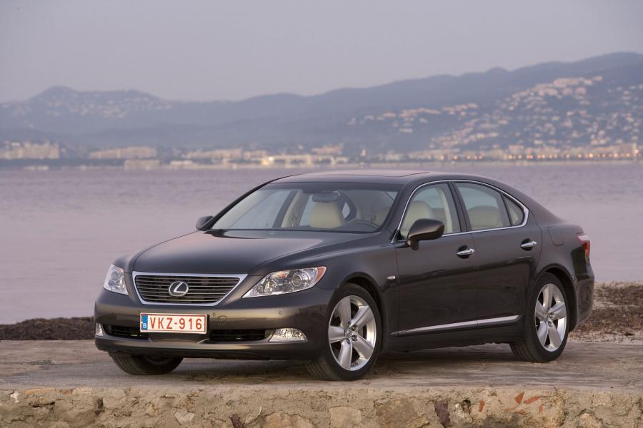  Lexus LS460 2006 года  (фото 126 из 200)